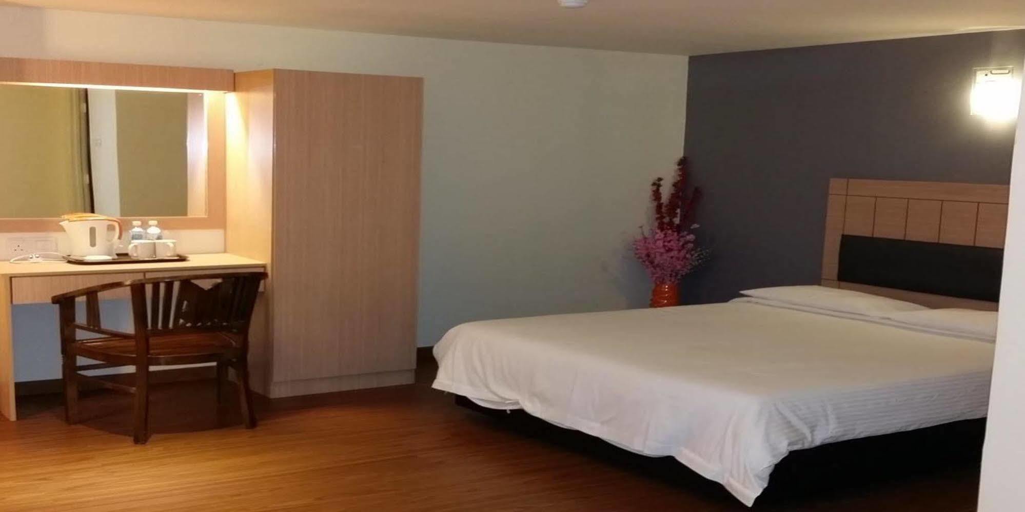 Smart Hotel Seremban Esterno foto